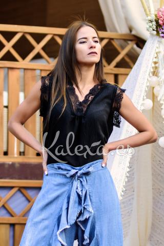 Vrolijk lingerietopje