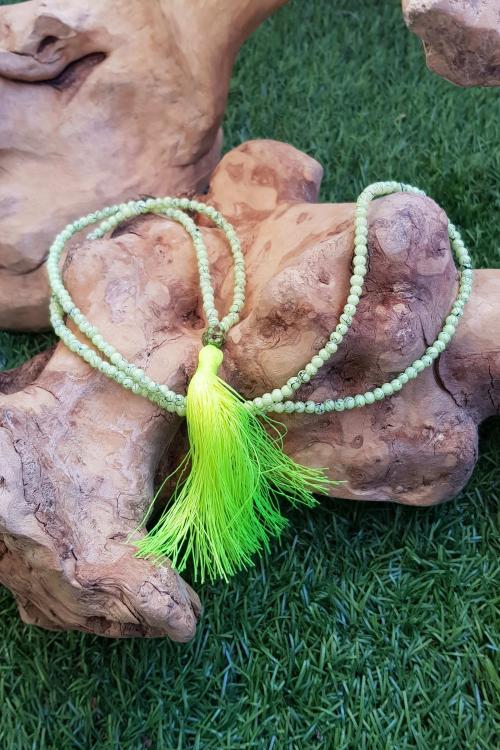 Pendentif tête de mort vert fluo