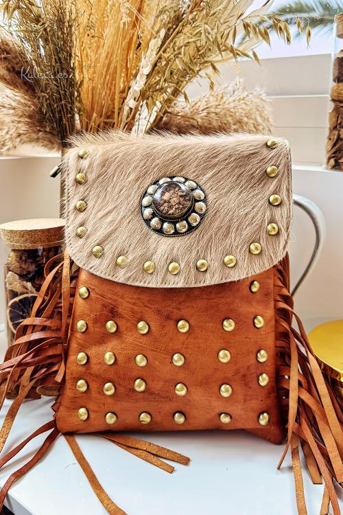 Bolso boho chic piel y tachuelas