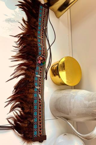 Cintura boho con piume e pompon