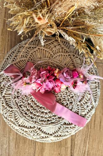 Ceinture de fleurs rose et plume