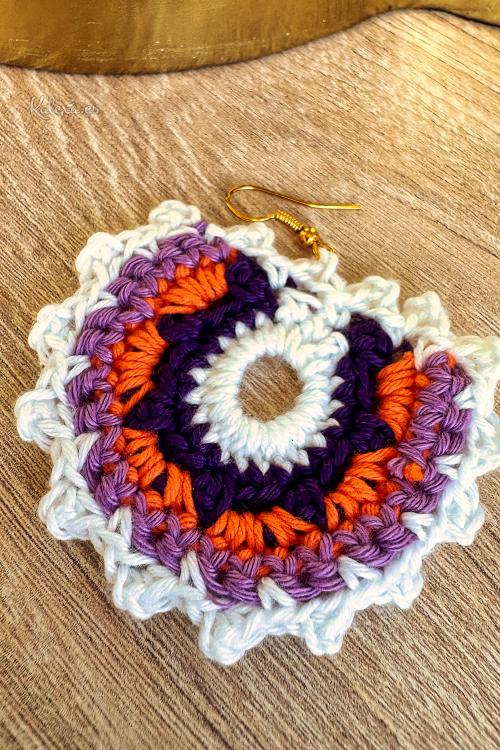 Ohrringe im Boho-Crochet-Stil
