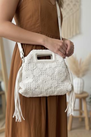 Borsa boho ricamata con fiori avorio