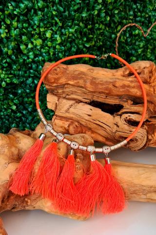 Collier fluo à pompons