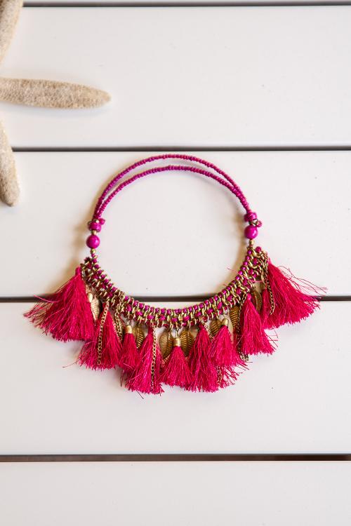 Boho ketting met borduursels en veren