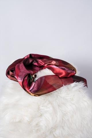 Pañuelo de Seda, Hojas Rojas